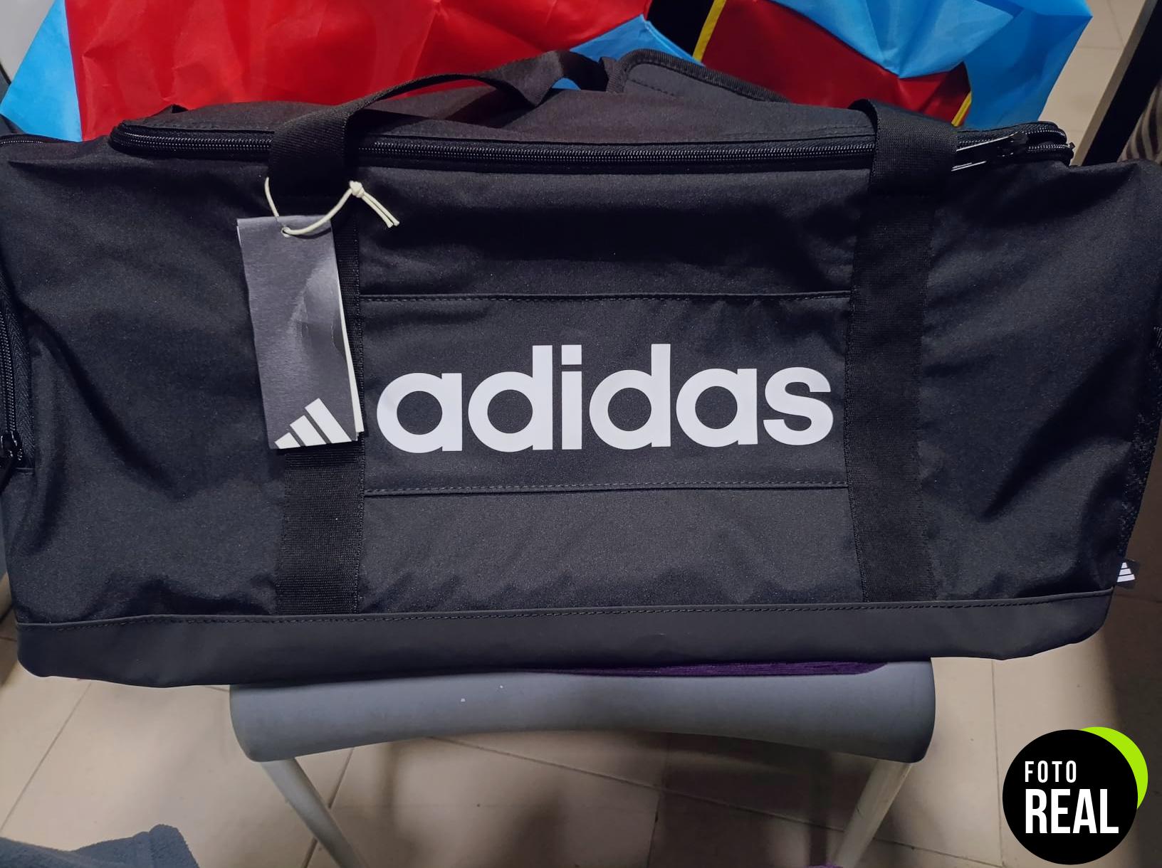 adidas-duffel-bag-unisex-essentials-linear-foto-1
