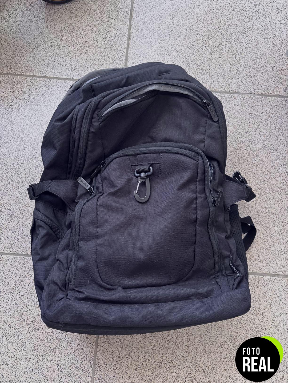 mochila-amazon-basics-negra-17in-foto-2