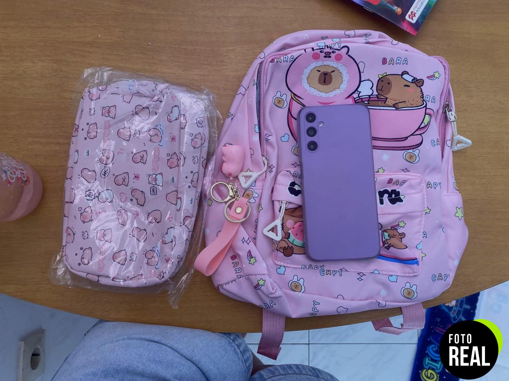 mochila-capybara-kids-2023-foto-3