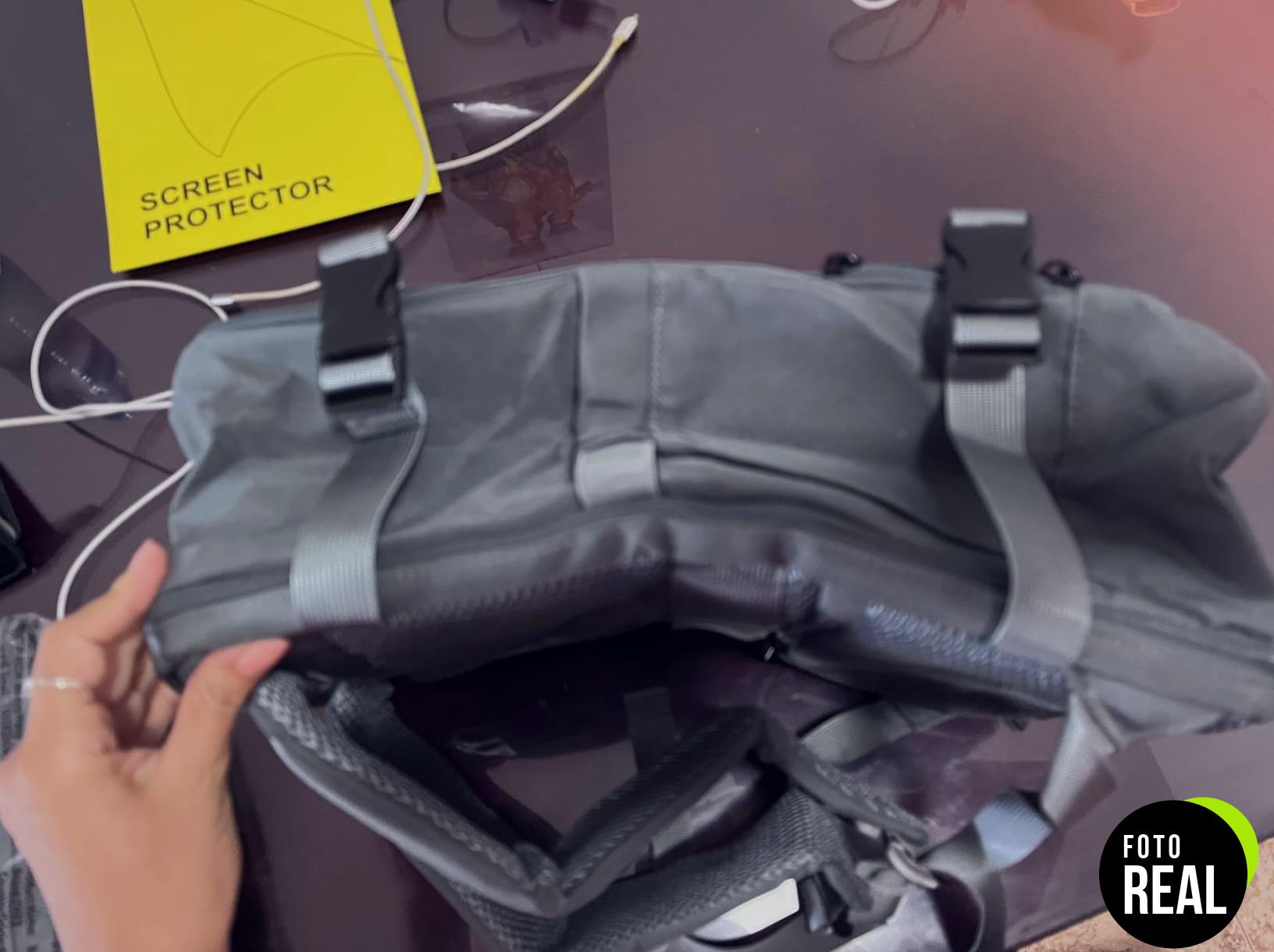 mochila-viaje-ryanair-40l-purpura-grisaceo-foto-1