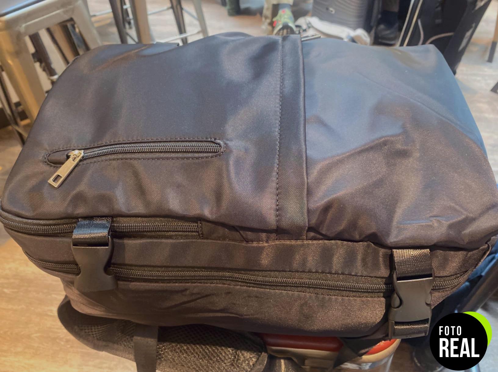 mochila-viaje-ryanair-40x30x20-foto-2