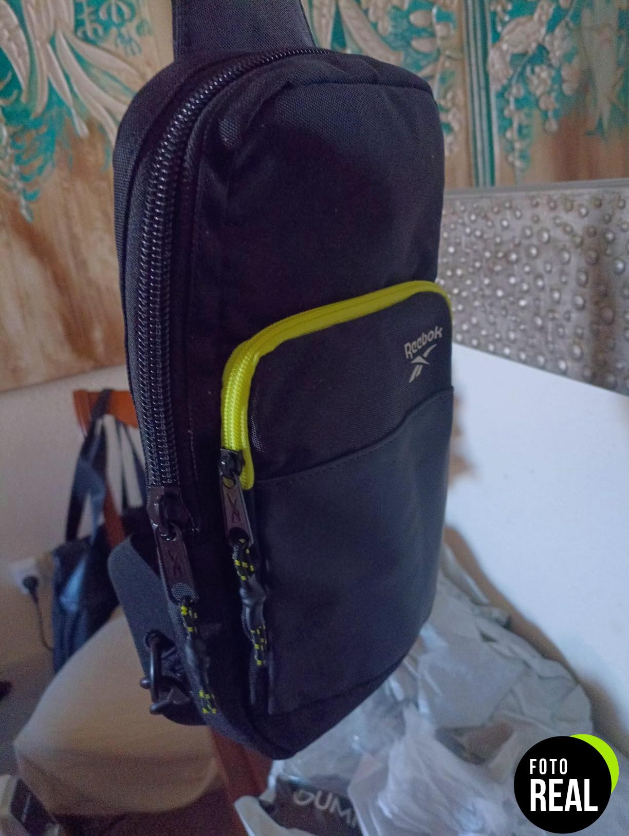 reebok-bandolera-grande-negro-hamilton-foto-1